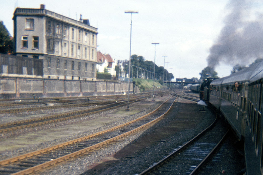 https://www.eisenbahnfotograf.de/datei/September 1972/0010105 DB 012077 Luebeck 23.9.1972.jpg